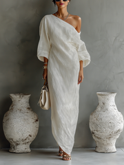 Elegantes fließendes Ein-Schulter-Kleid aus einer Baumwoll-Leinen-Mischung