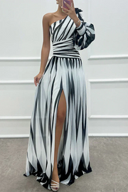 Shiloh | Elegantes gestreiftes Maxikleid mit einem Schulterträger
