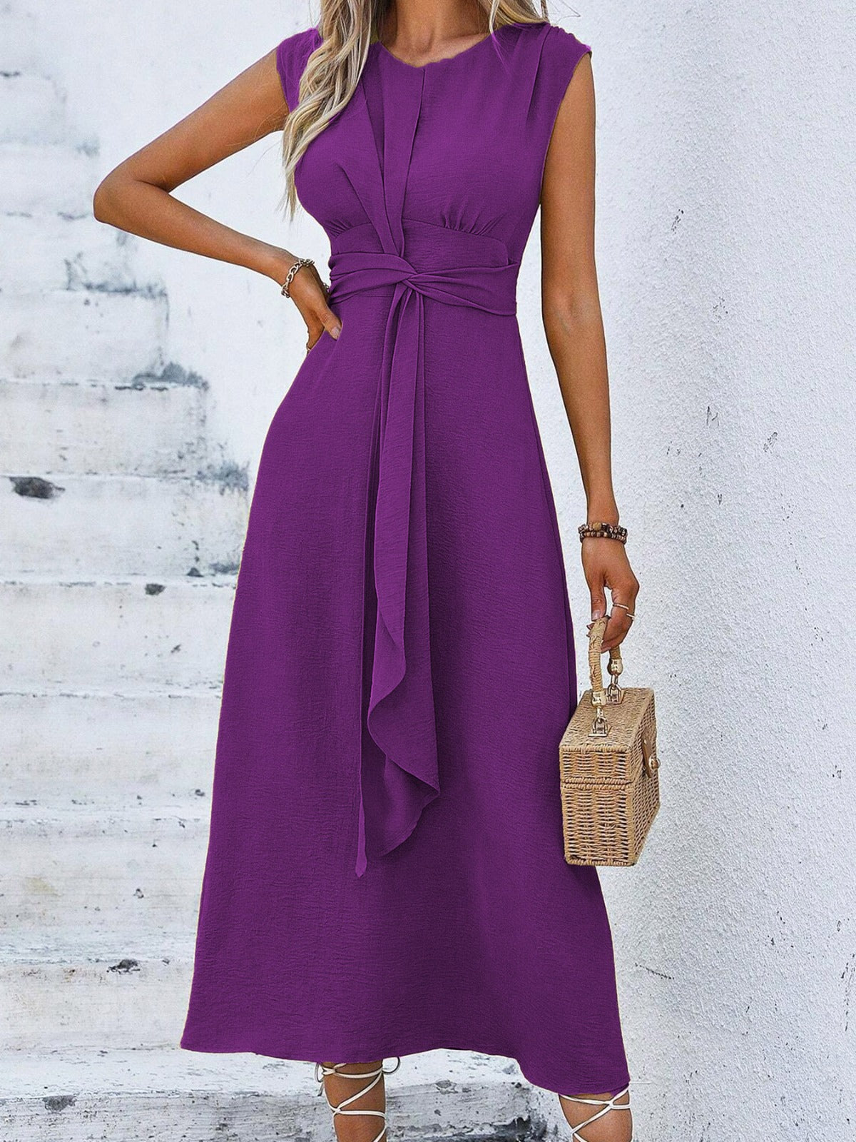 Eva – Elegantes ärmelloses Kleid mit verstellbarem Gürtel