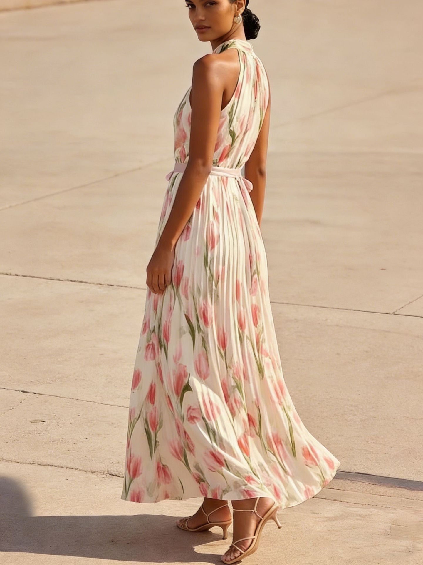 Kleid mit Neckholder und Print