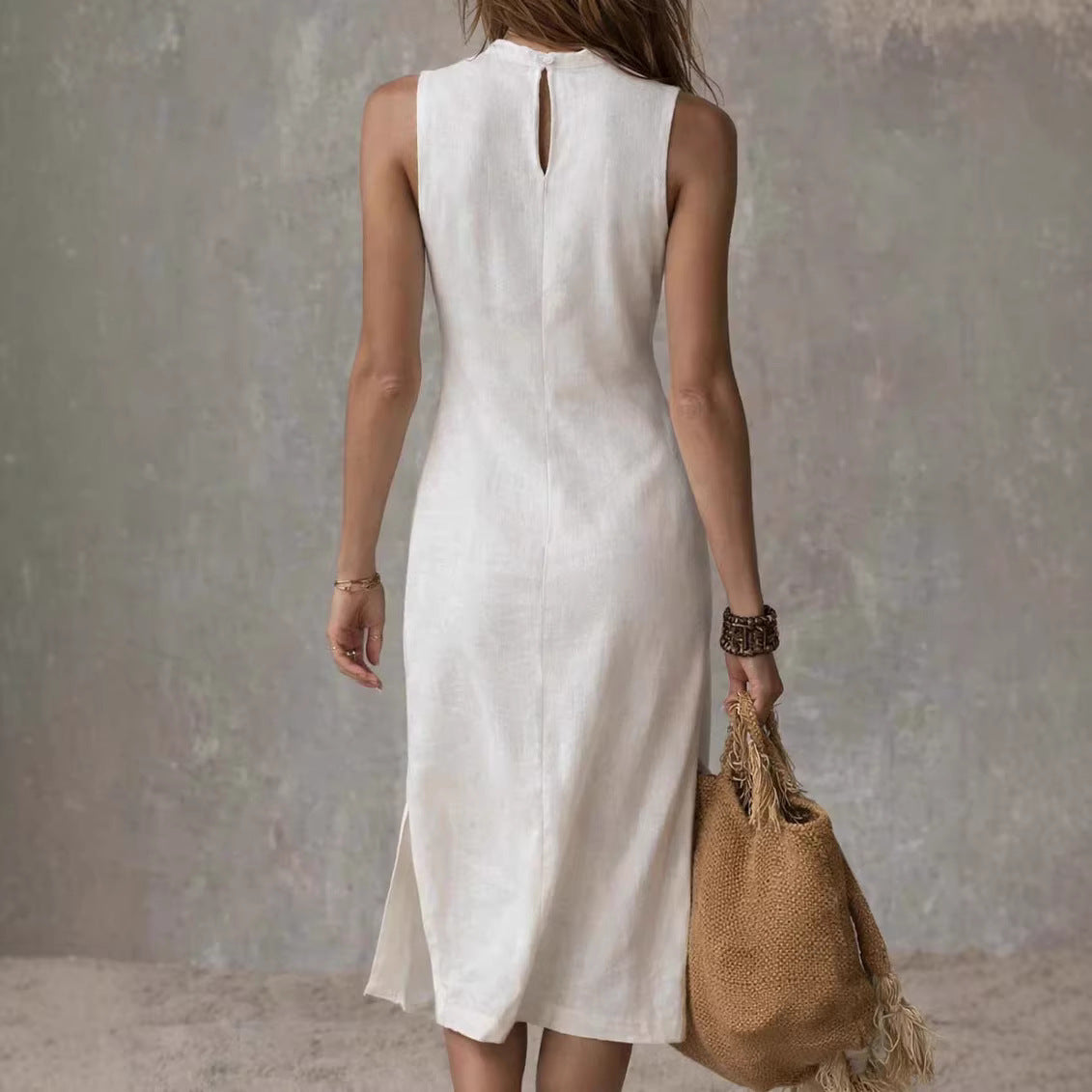 Elegantes, mittellanges Strickkleid mit hohem Schlitz