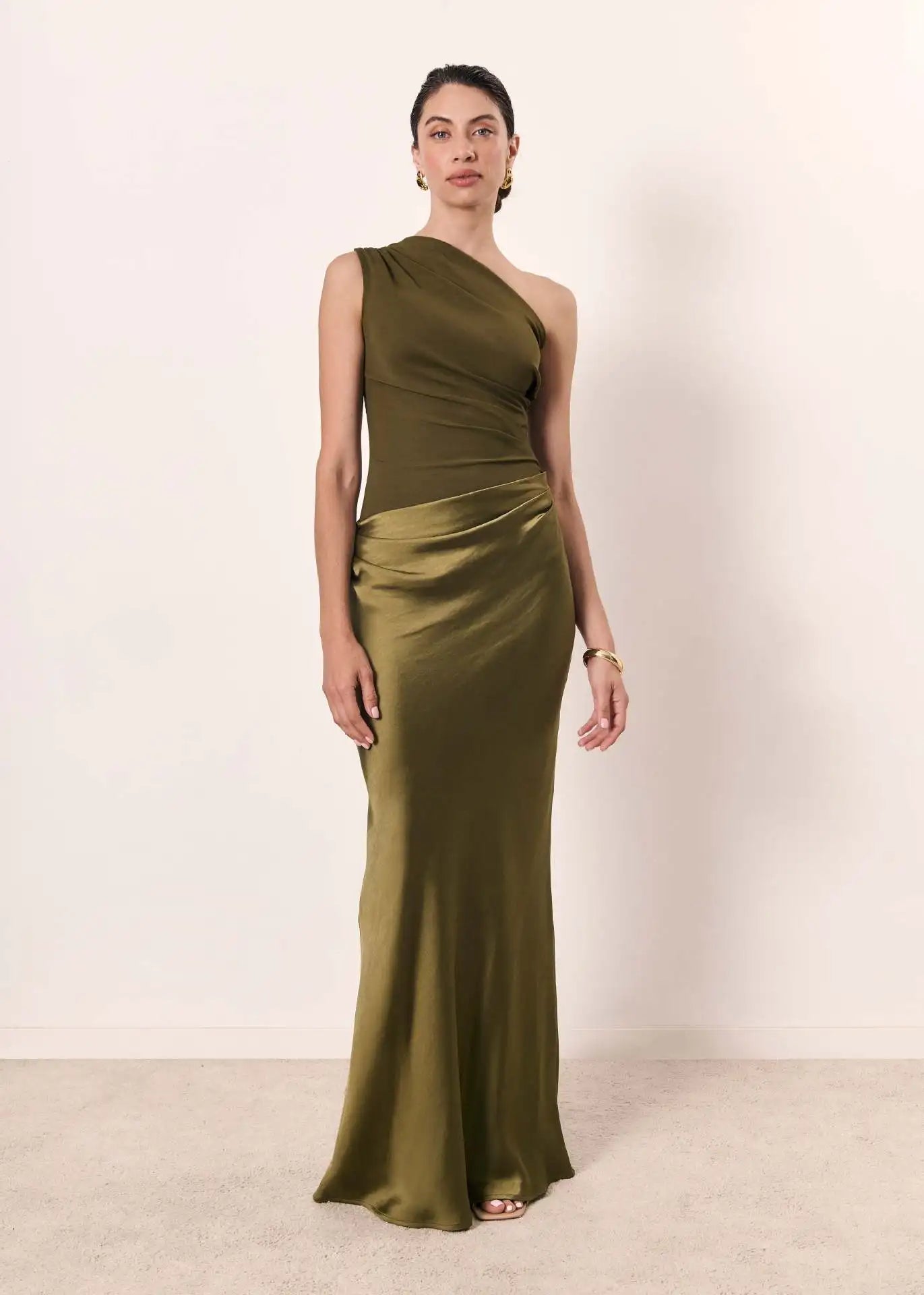 Sophia | Maxikleid mit einer Schuld in Satin
