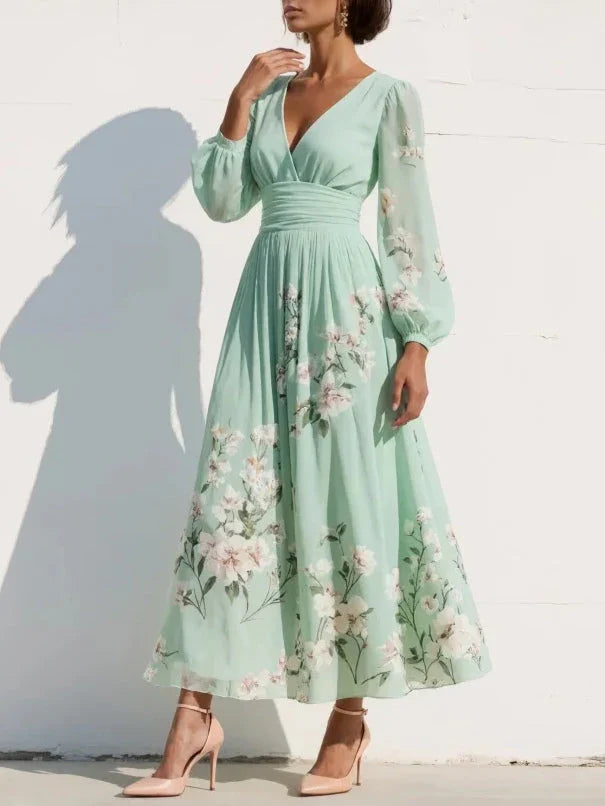 Mintgrünes, plissiertes Chiffon-Maxikleid mit Blumenmuster