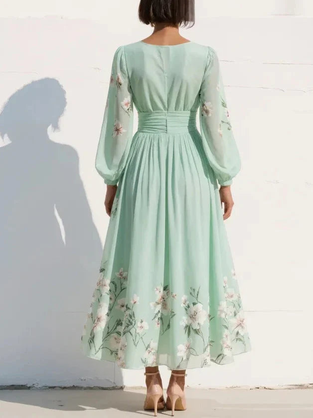 Mintgrünes, plissiertes Chiffon-Maxikleid mit Blumenmuster
