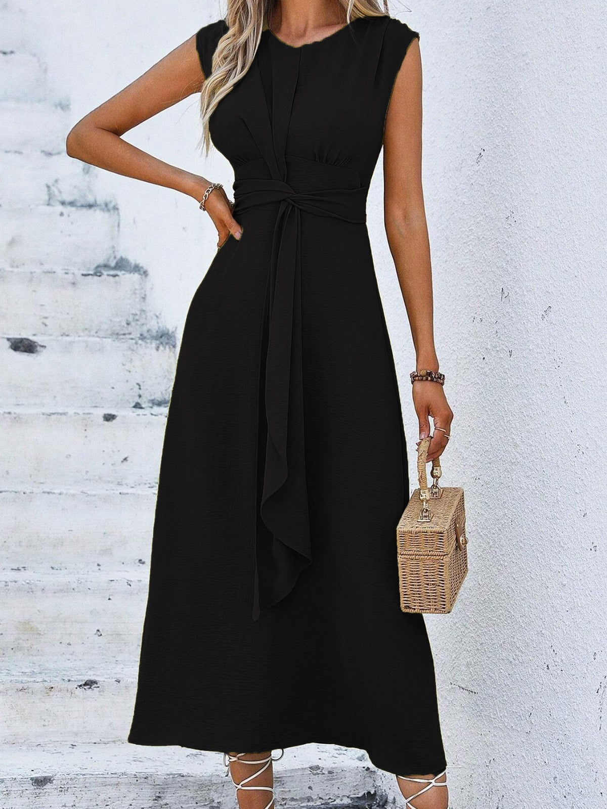 Eva – Elegantes ärmelloses Kleid mit verstellbarem Gürtel