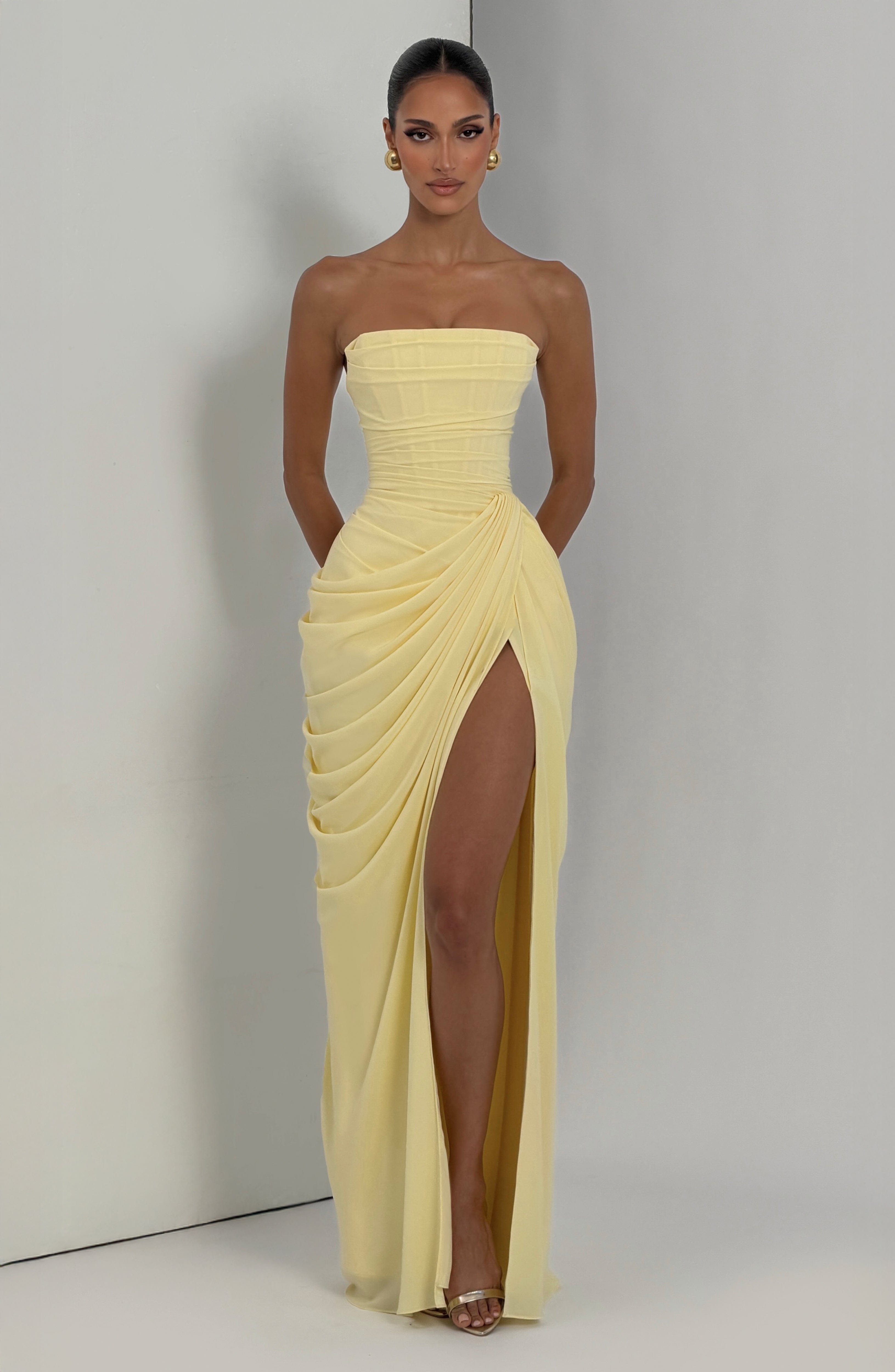 Lola™ Kleid | Skulpturale Eleganz, die Ihre Figur betont